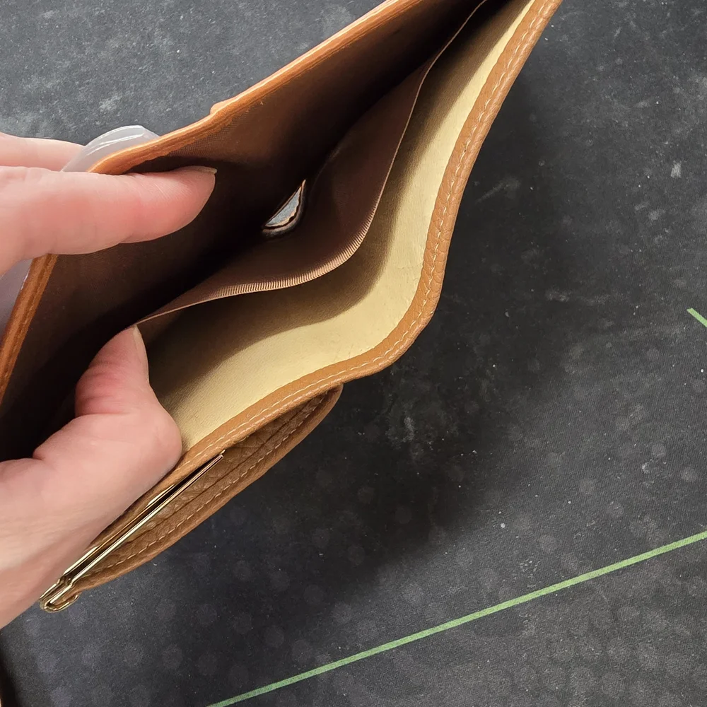 VINTAGE DOONEY & BOURKE WALLET - Picture 3 of 6